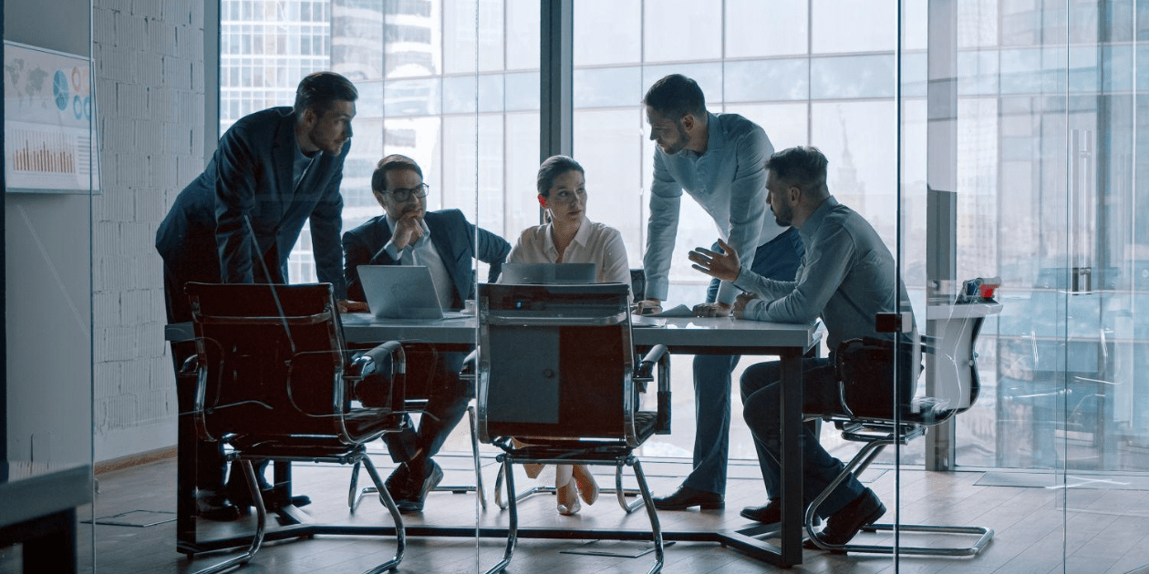 5 colleagues in a meeting