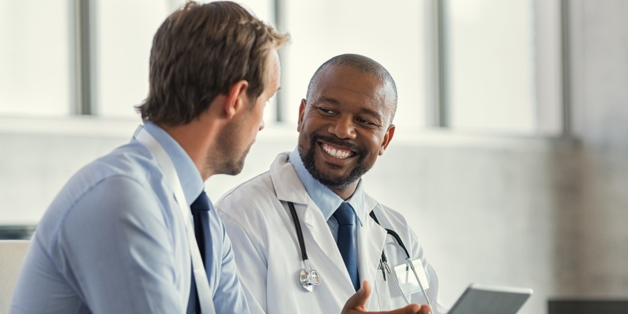 Two medical doctors having a discussion.