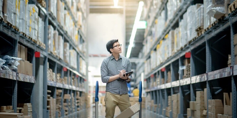 Warehouse working using a tablet.