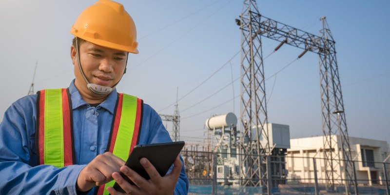 worker in an energy plant implementing EDI 